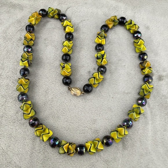 Vintage Beaded Glass Necklace Yellow Ruffle Peacock Retro 24\